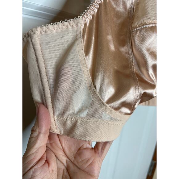 Elomi Neutral Color Bra Size 46C Mesh Sides and Back - Picture 2 of 5